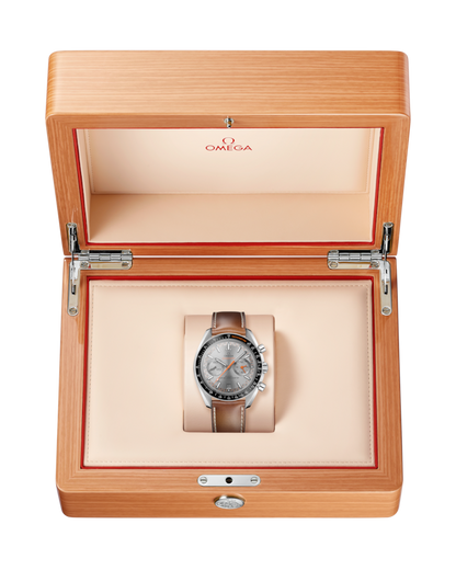 Speedmaster Racing 44.25 mm, steel on leather strap