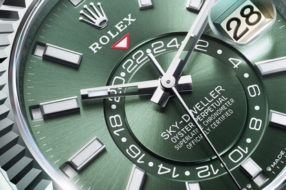 Rolex Sky-Dweller, 42mm, Oystersteel and 18k White Gold, Green, Jubilee