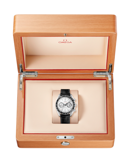 Speedmaster Racing 44.25 mm, steel on leather strap