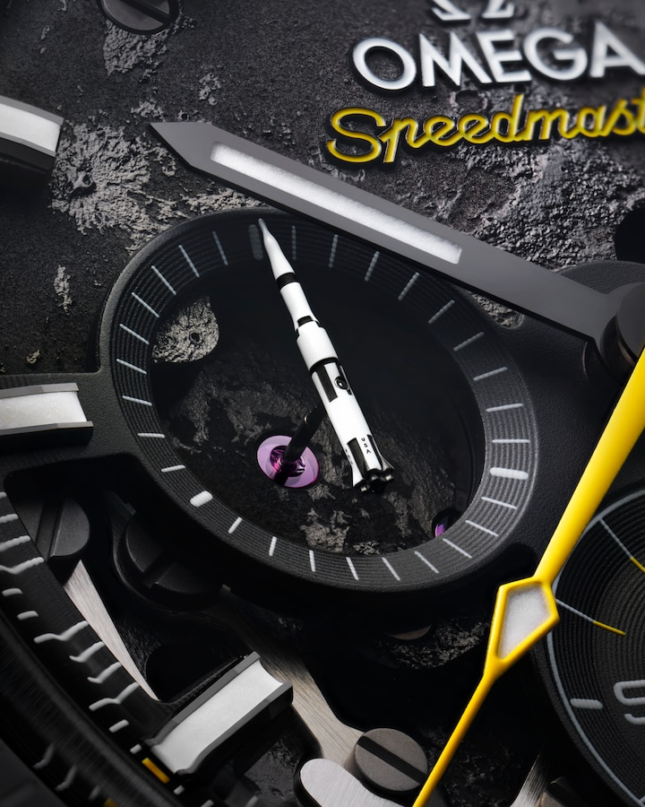 Speedmaster Dark Side of the Moon 44.25 mm, black ceramic on rubber strap