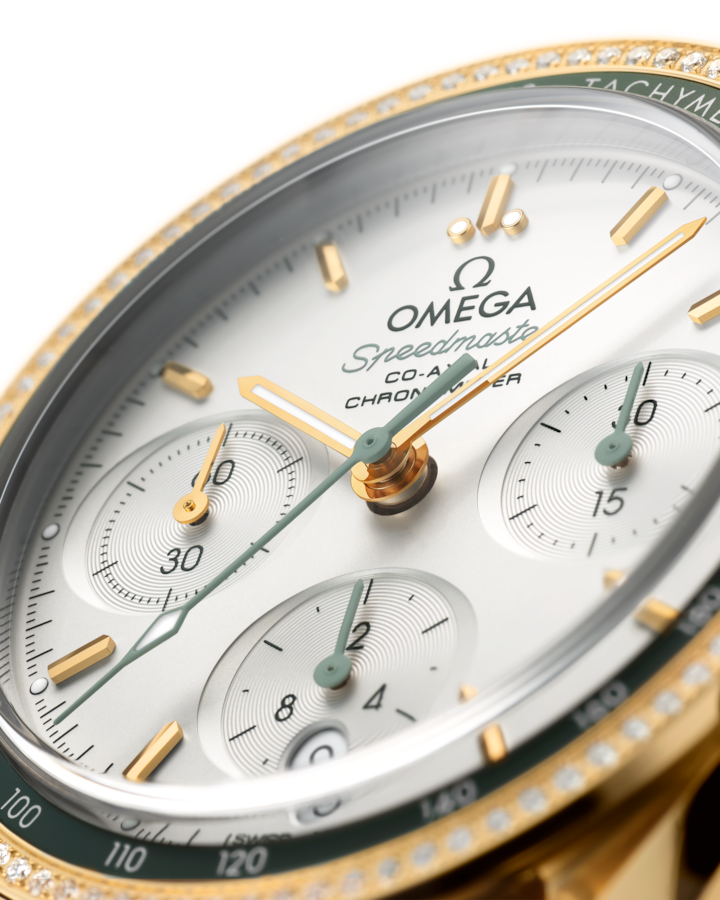 Speedmaster 38 38 mm, yellow gold on leather strap