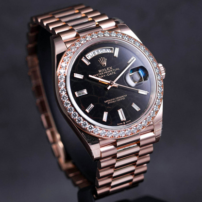 Rolex Day Date 40mm Eisenkiesel Diamonds